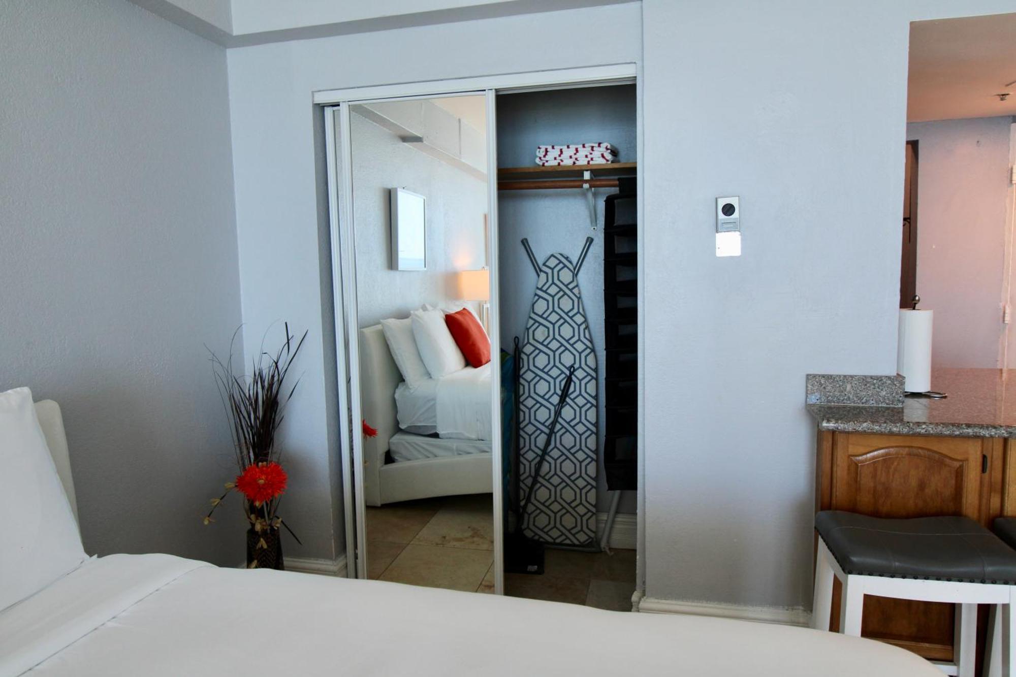 Castle 828 Oceanfront View With Balcony, Pool, Tennis, Beach Access And Free Parking! Miami Beach Eksteriør bilde