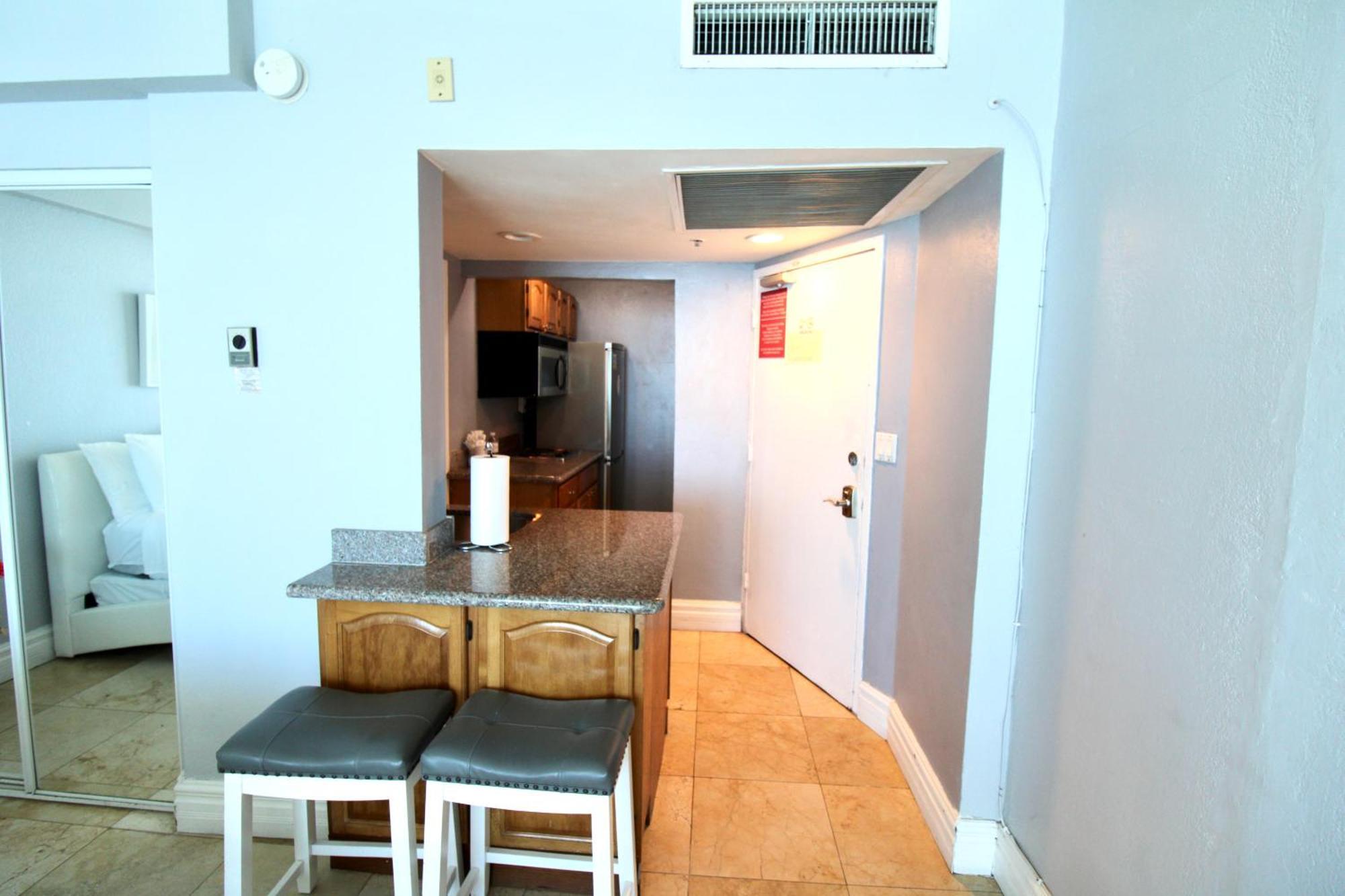 Castle 828 Oceanfront View With Balcony, Pool, Tennis, Beach Access And Free Parking! Miami Beach Eksteriør bilde