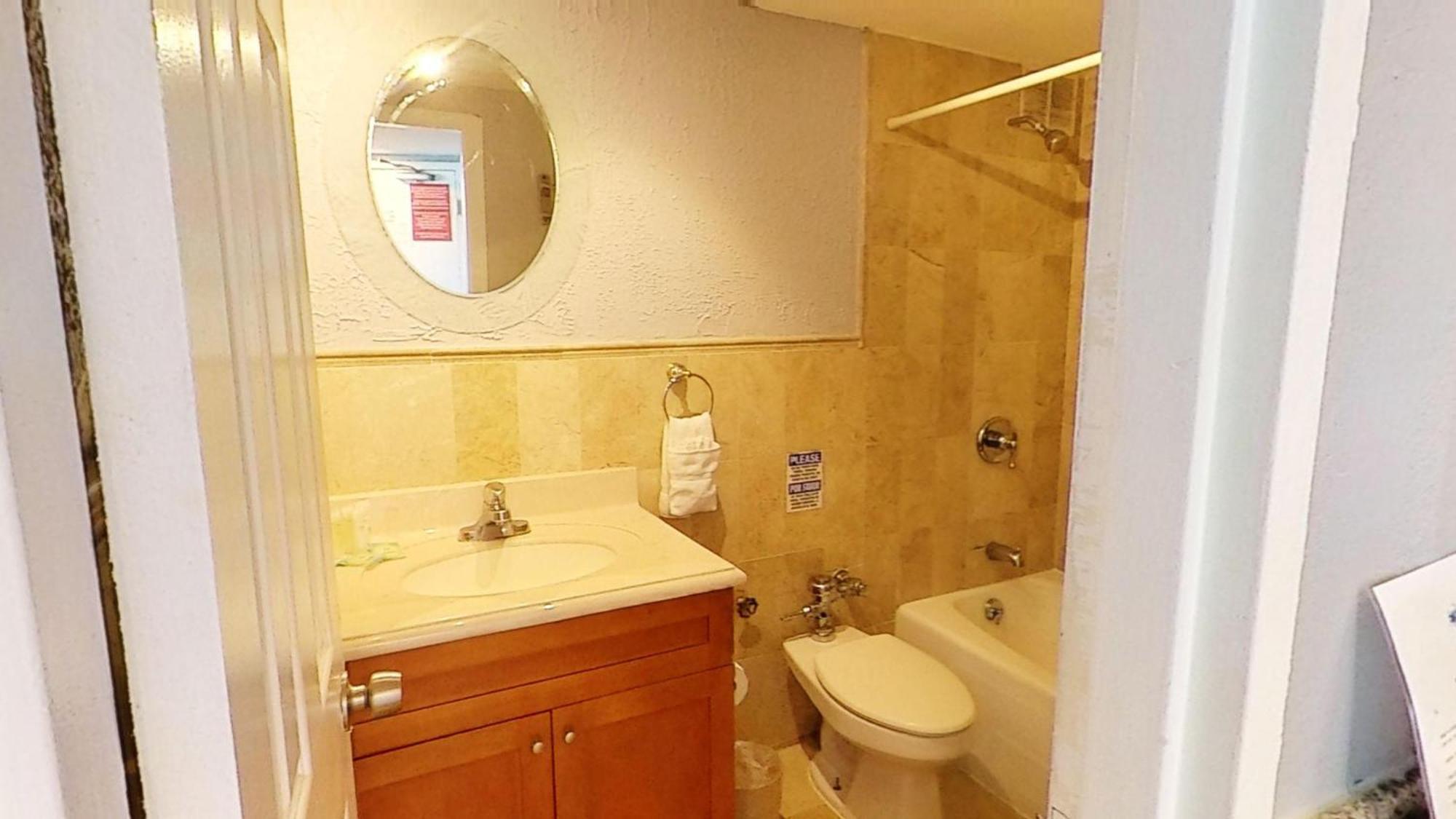 Castle 828 Oceanfront View With Balcony, Pool, Tennis, Beach Access And Free Parking! Miami Beach Rom bilde
